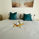 Bencivenga Terrace 아파트