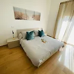 Bencivenga Terrace 아파트 *